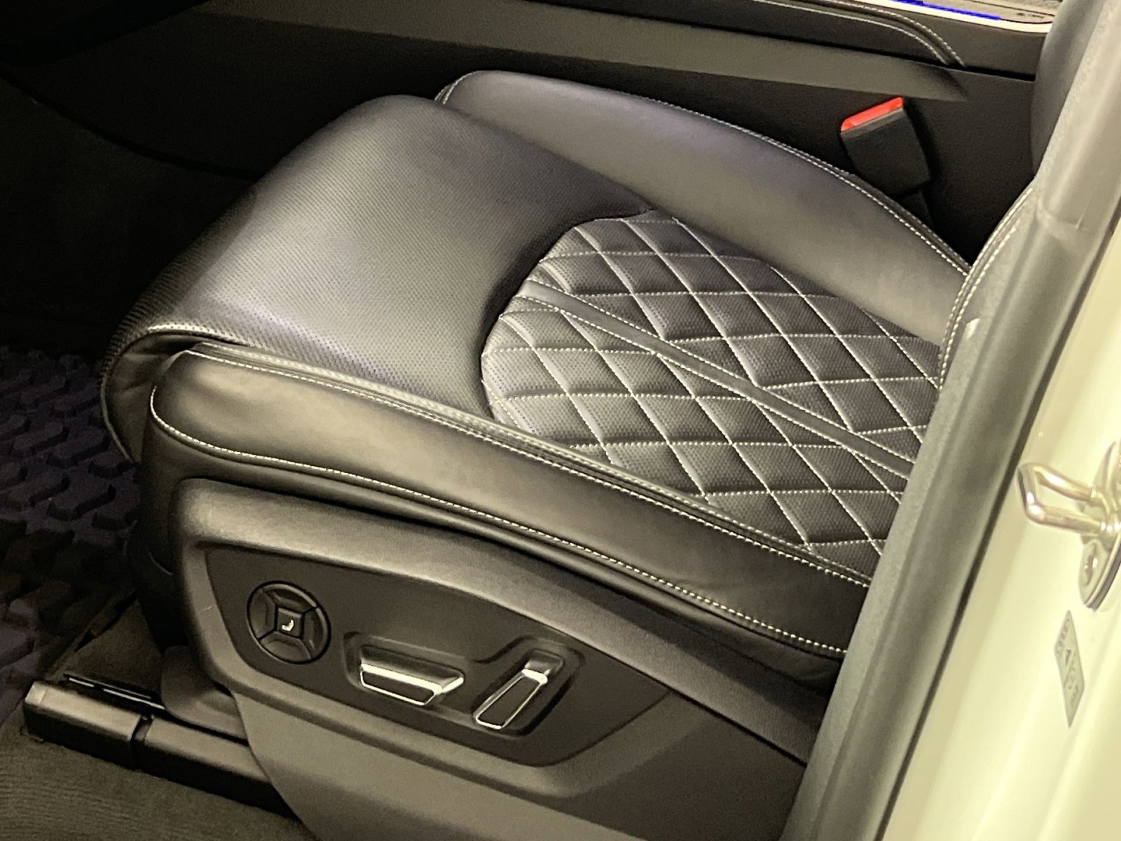 Used 2022 Audi SQ8 Prestige image 14