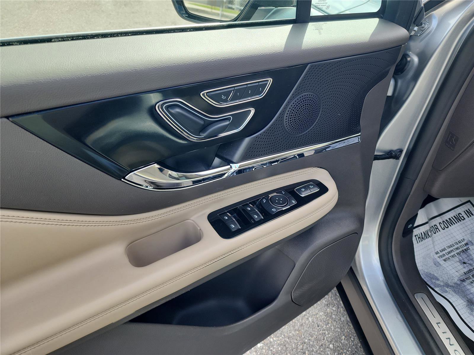 Used 2024 Lincoln Corsair FWD image 12