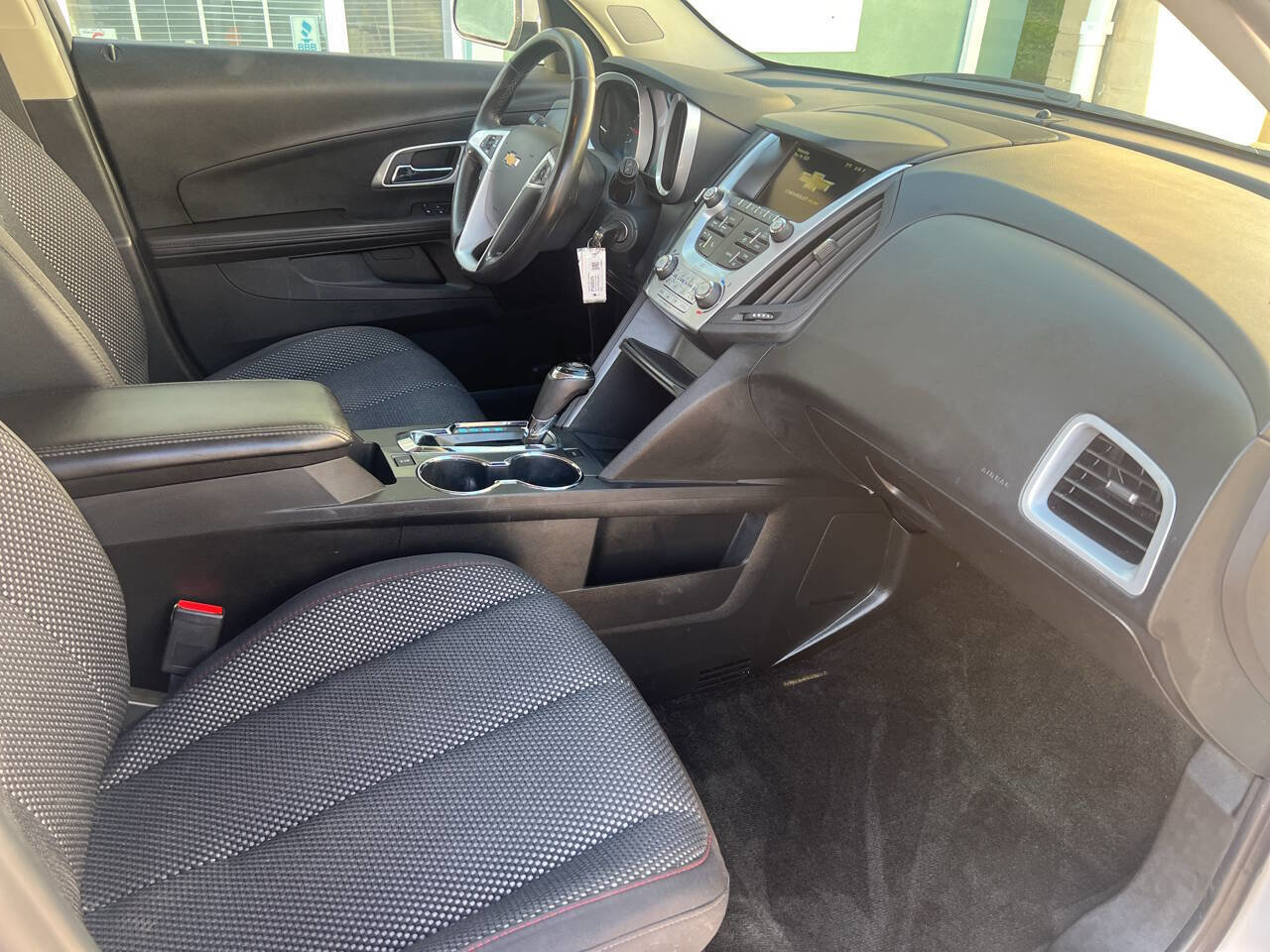 Used 2017 Chevrolet Equinox LT w/ Convenience Package image 15