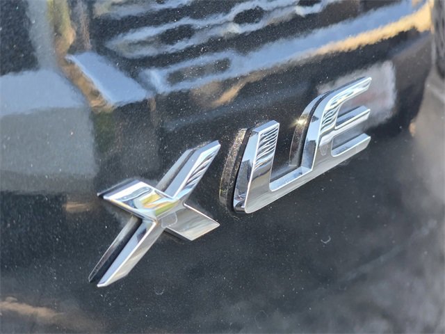 Used 2025 Toyota Corolla Cross XLE image 8