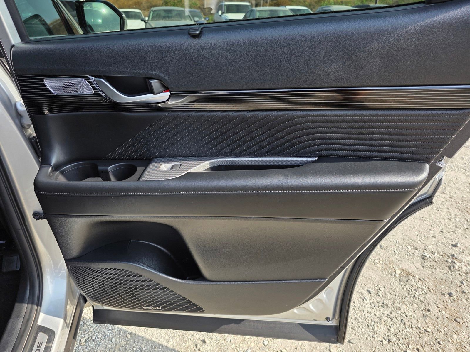 Used 2024 Hyundai Palisade Calligraphy image 2