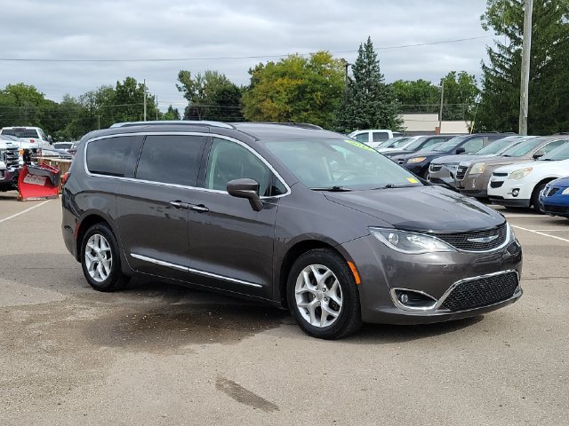Used 2017 Chrysler Pacifica Touring-L Plus w/ Tire & Wheel Group FWD image 5