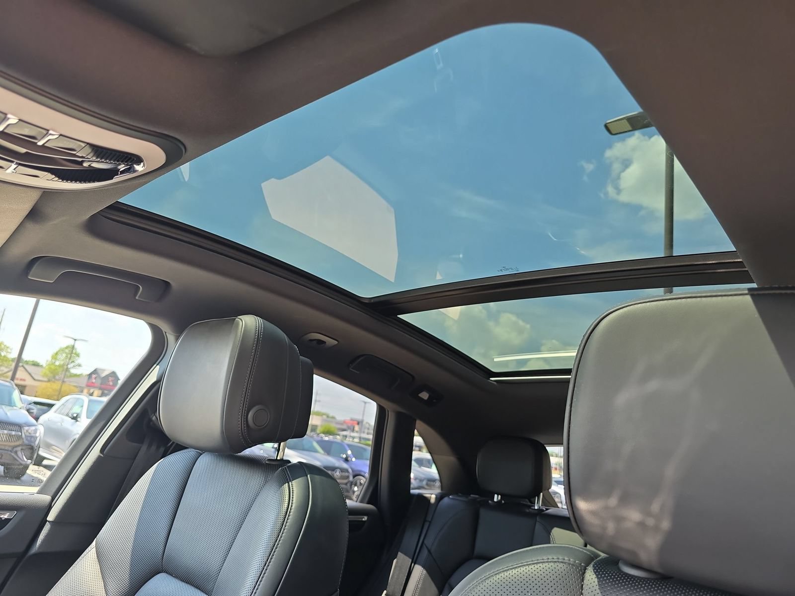 Used 2024 Porsche Macan AWD/4WD image 18