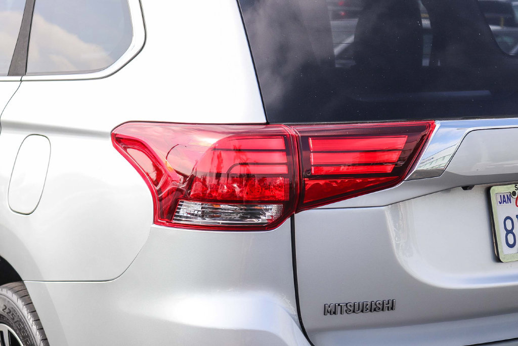 Used 2018 Mitsubishi Outlander GT AWD/4WD image 9