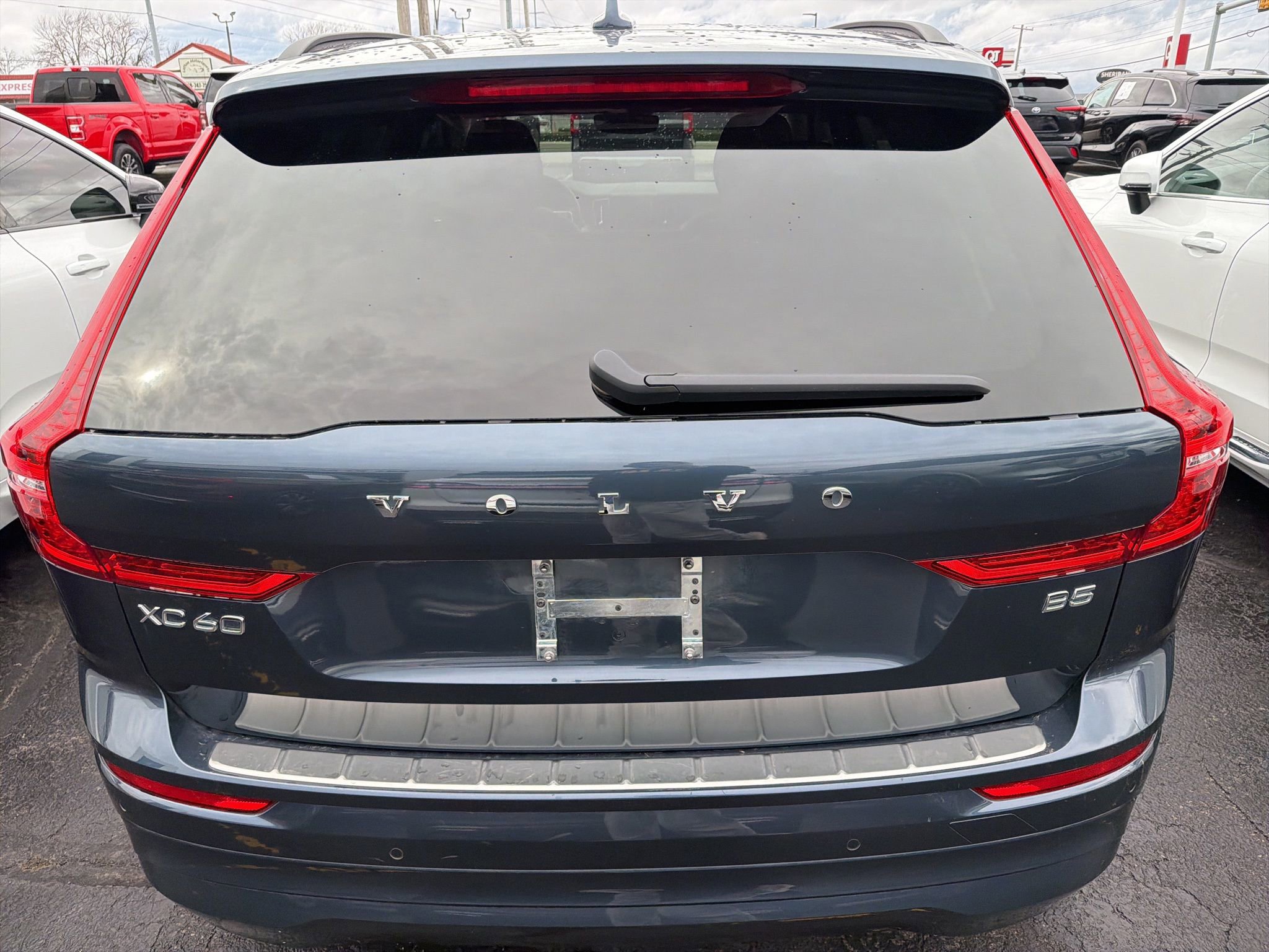 Used 2023 Volvo XC60 B5 Core w/ Climate Package image 9