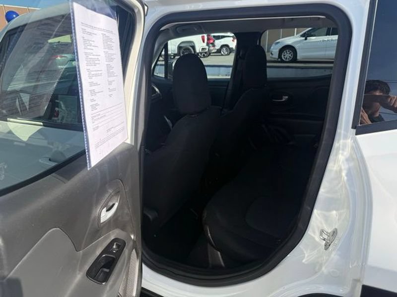 Used 2023 Jeep Renegade Latitude AWD/4WD image 10
