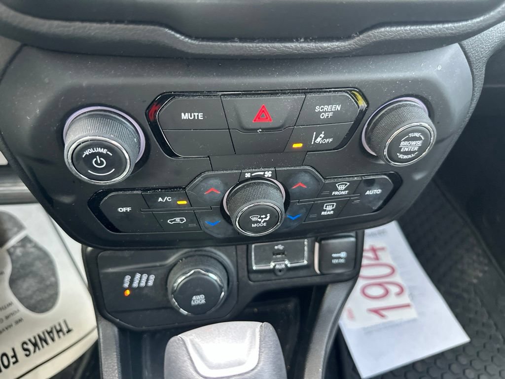 Certified 2022 Jeep Renegade Altitude w/ Sun/Sound Group AWD/4WD image 19