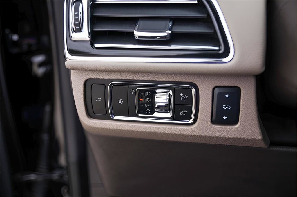 Used 2024 Lincoln Navigator Reserve image 14
