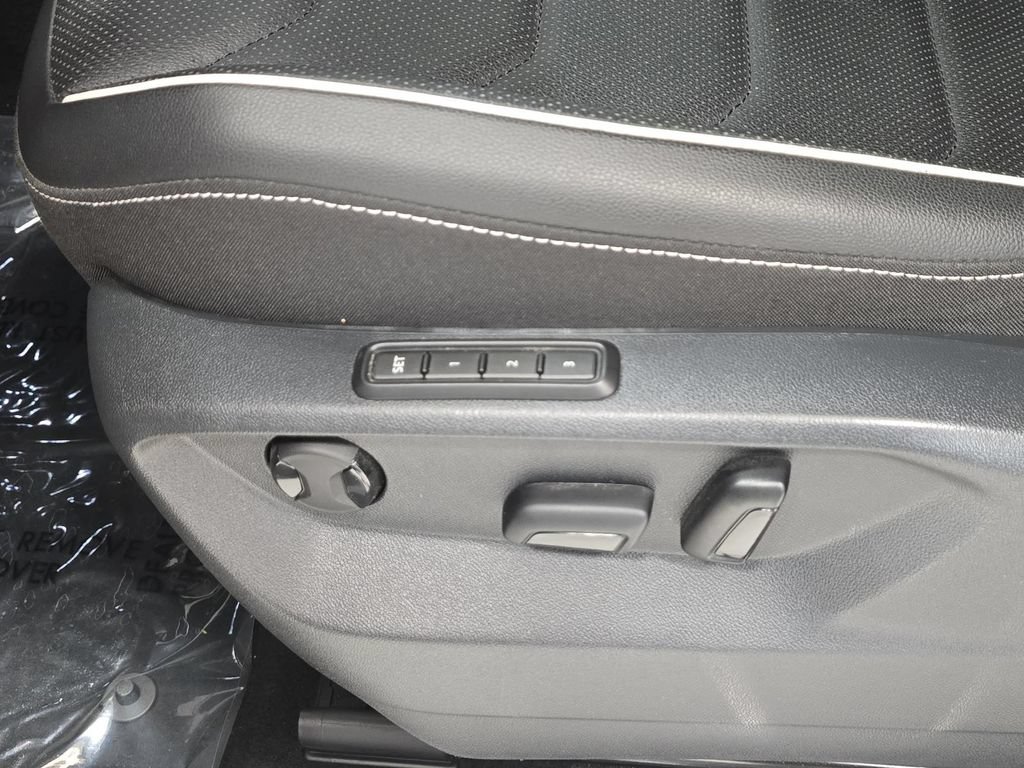 Used 2024 Volkswagen Tiguan SEL R-Line AWD/4WD image 25
