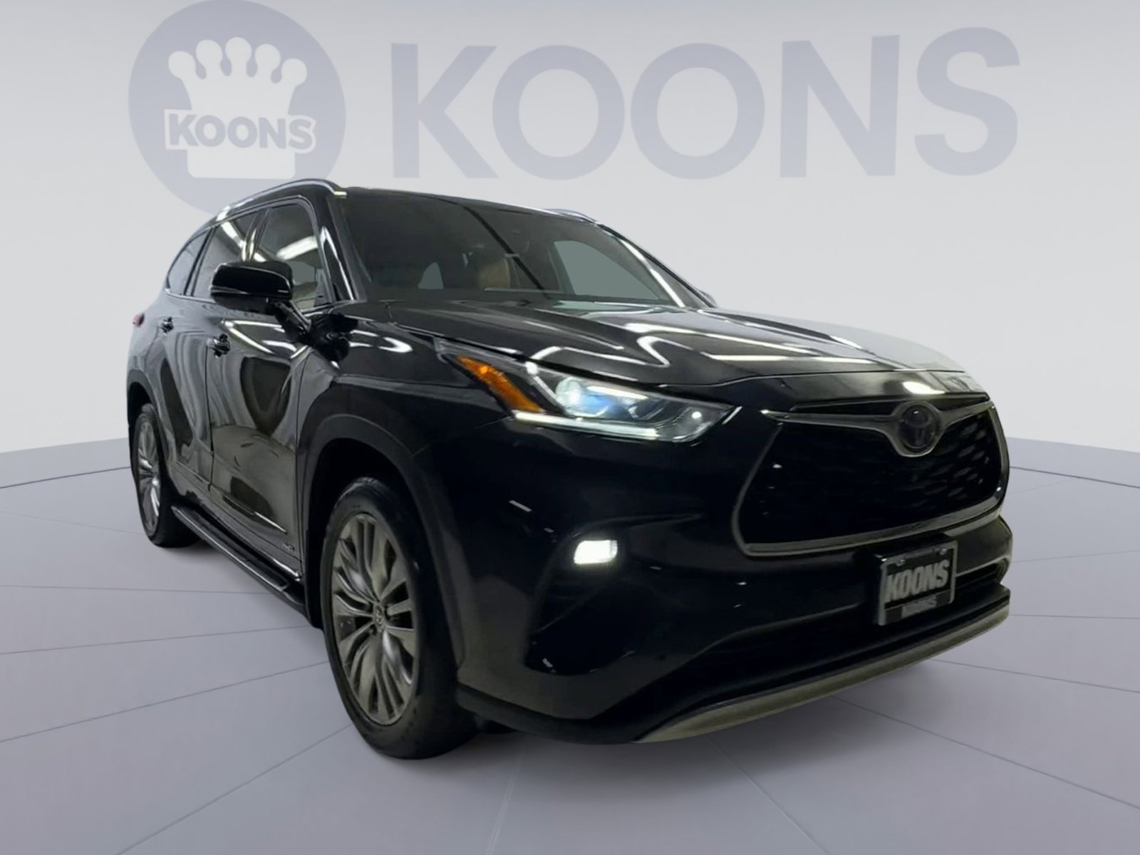 Used 2022 Toyota Highlander Platinum AWD/4WD image 2