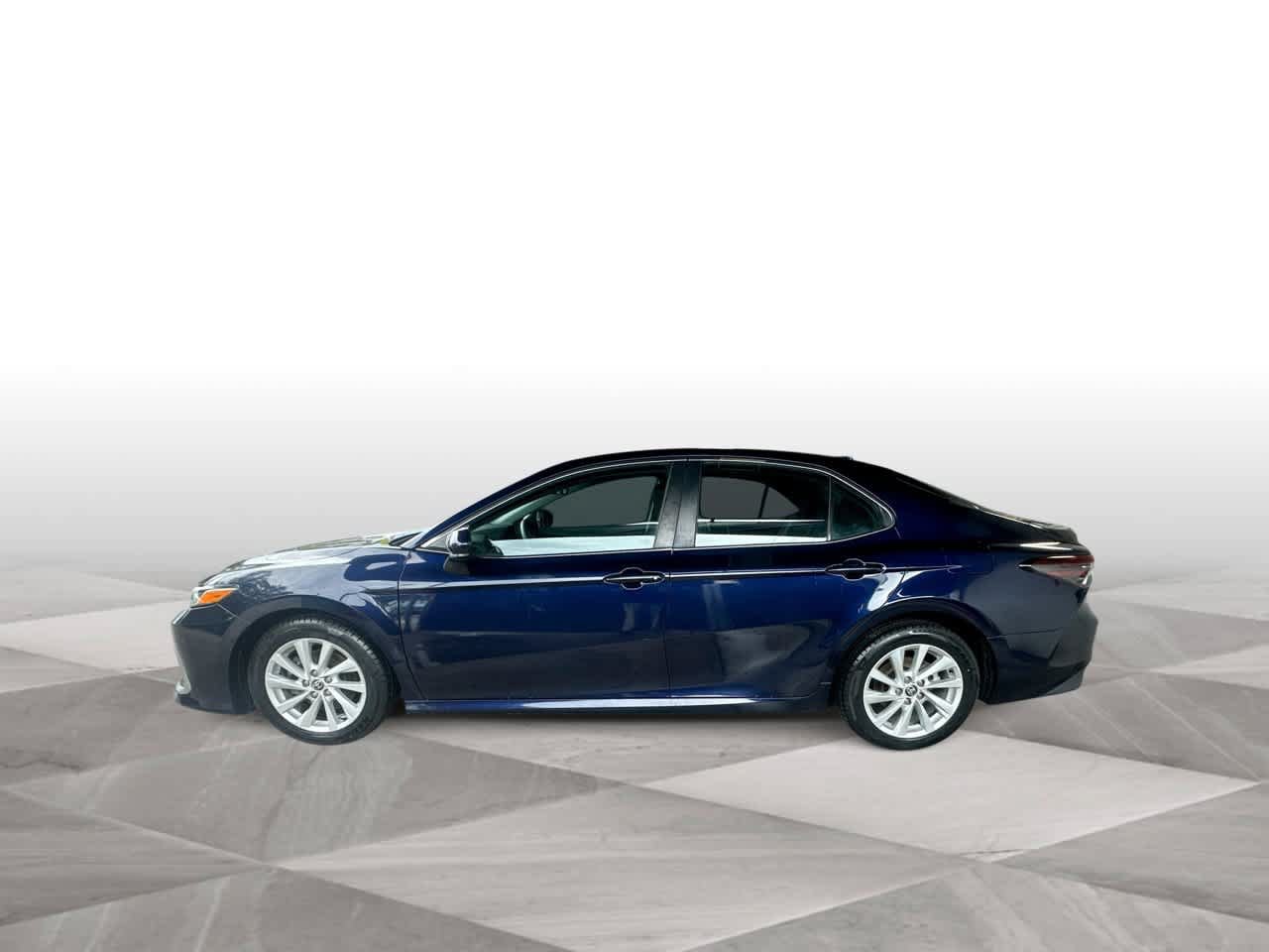 Used 2021 Toyota Camry LE FWD image 5