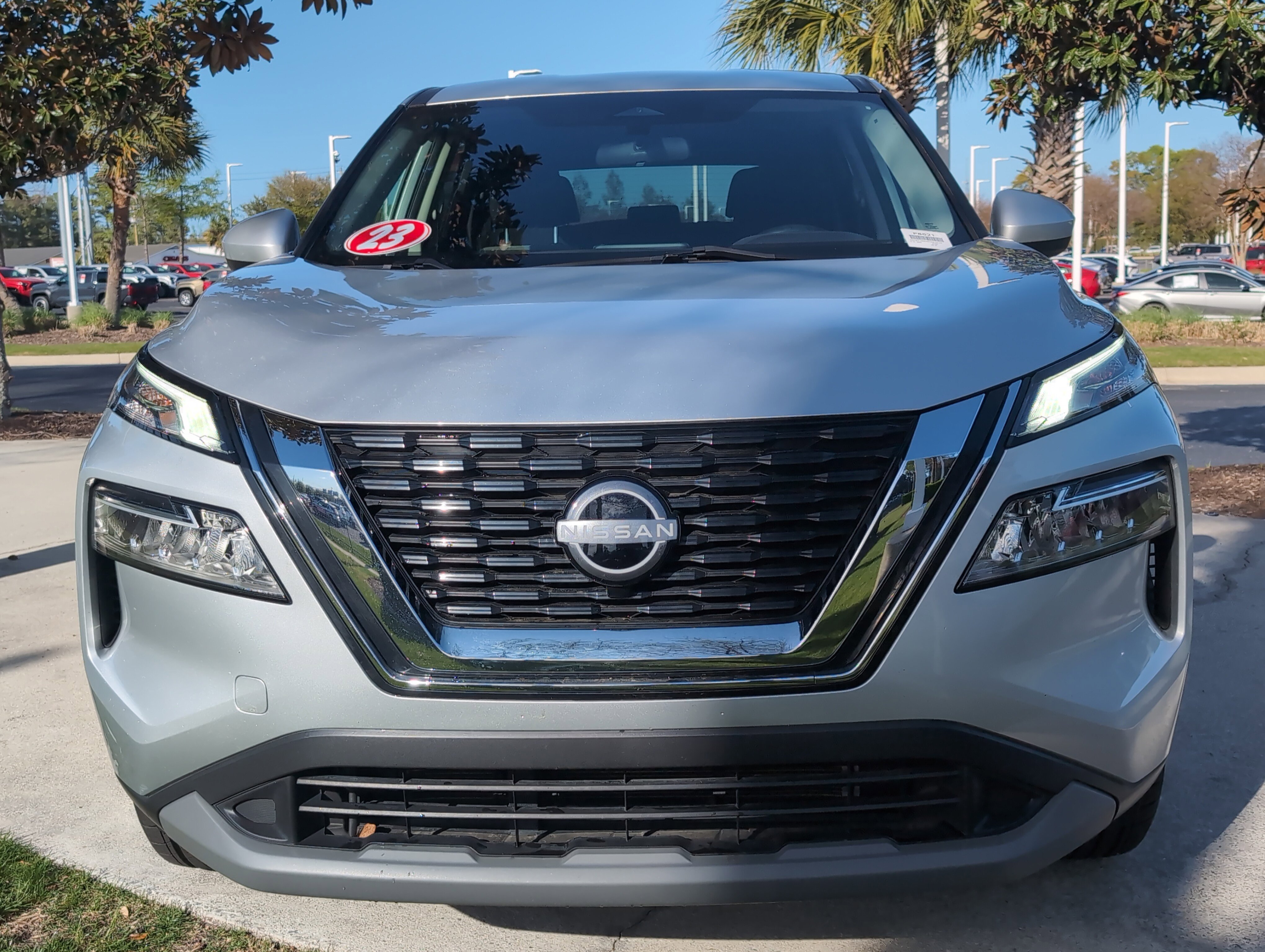 Used 2023 Nissan Rogue SV AWD/4WD image 3