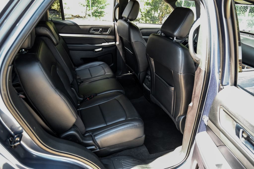 Used 2018 Ford Explorer XLT w/ Equipment Group 202A FWD image 46