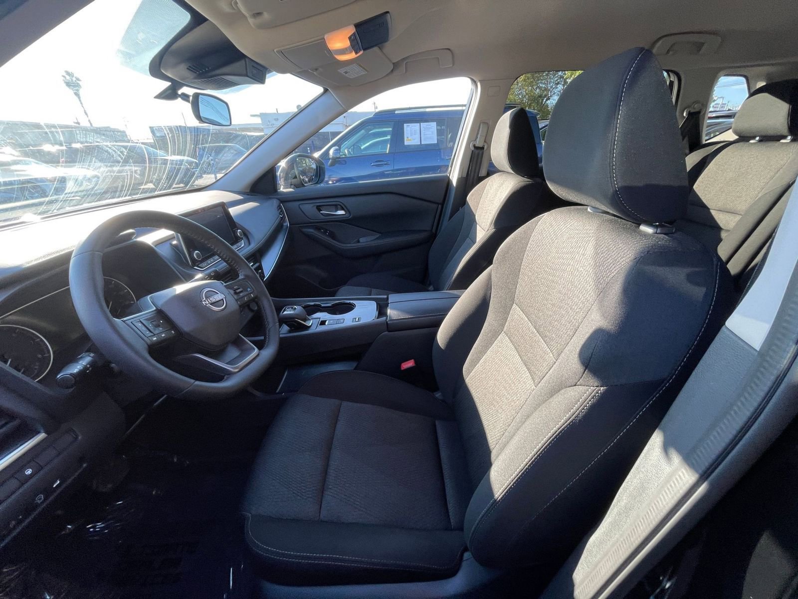 Used 2025 Nissan Rogue SV image 27