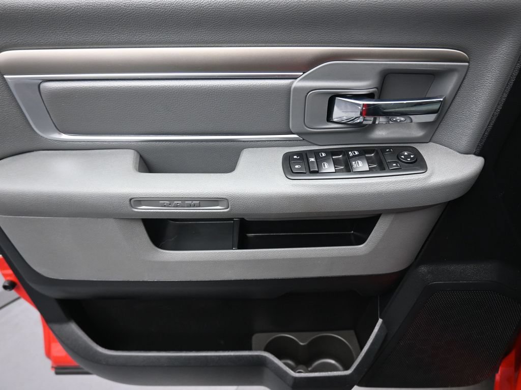 Used 2018 RAM 1500 Classic SLT AWD/4WD image 10