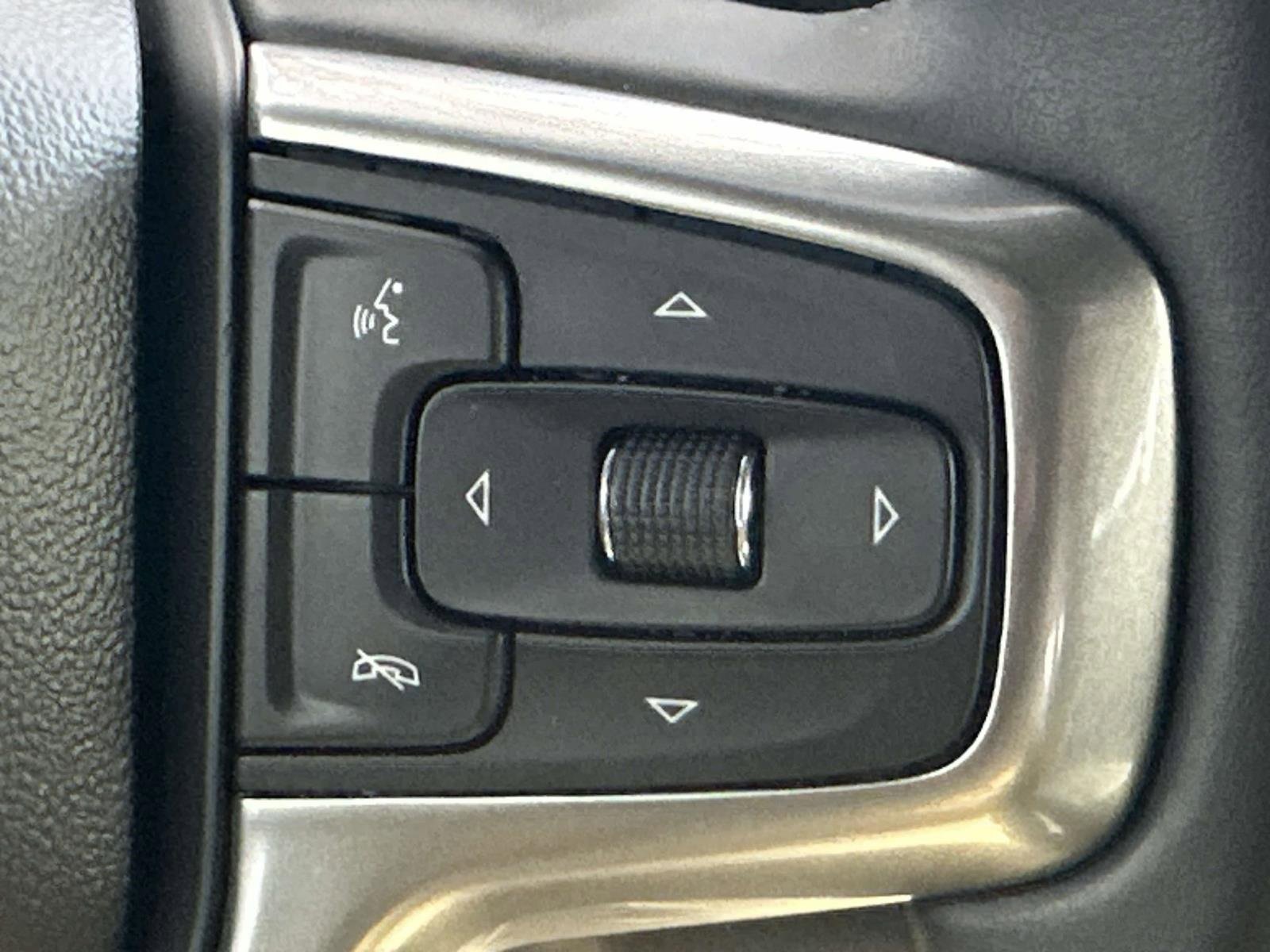 Used 2024 Chevrolet Silverado 2500 LTZ w/ LTZ Convenience Package image 16