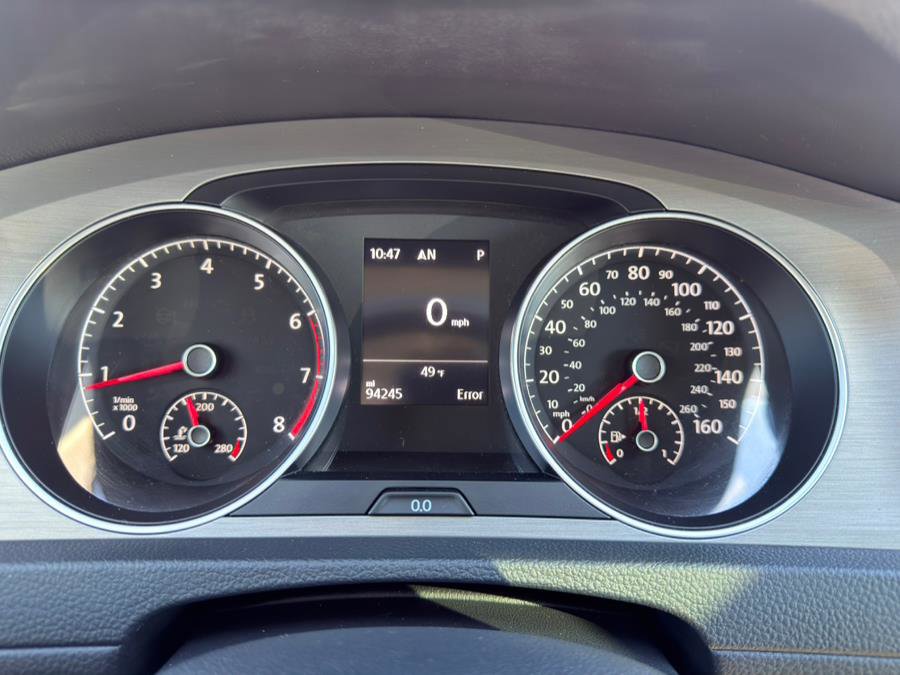 Used 2016 Volkswagen Golf SE image 19