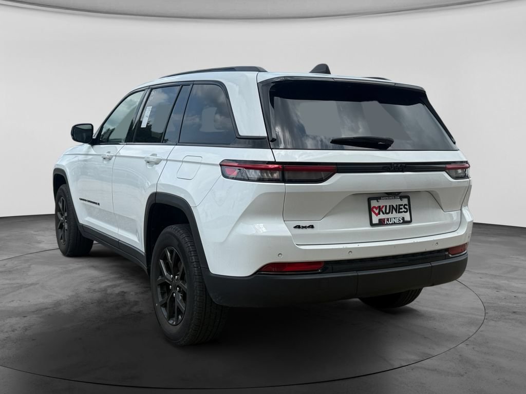 Used 2024 Jeep Grand Cherokee Altitude AWD/4WD image 7