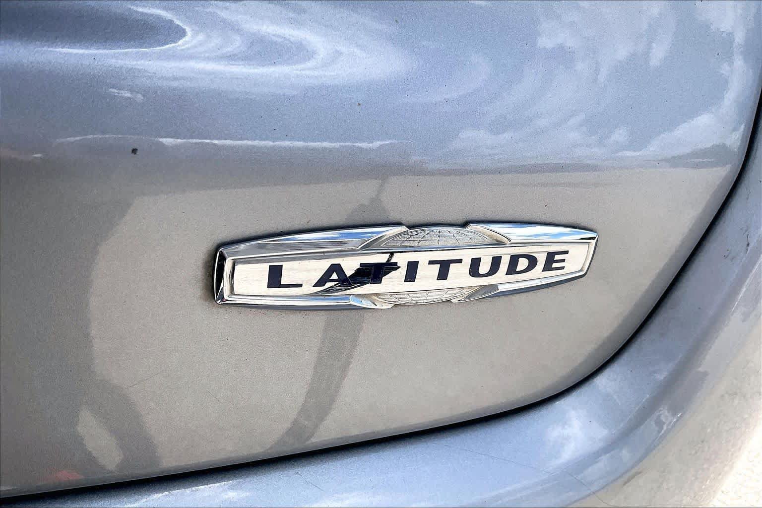 Used 2019 Jeep Compass Latitude w/ Cold Weather Group FWD image 10