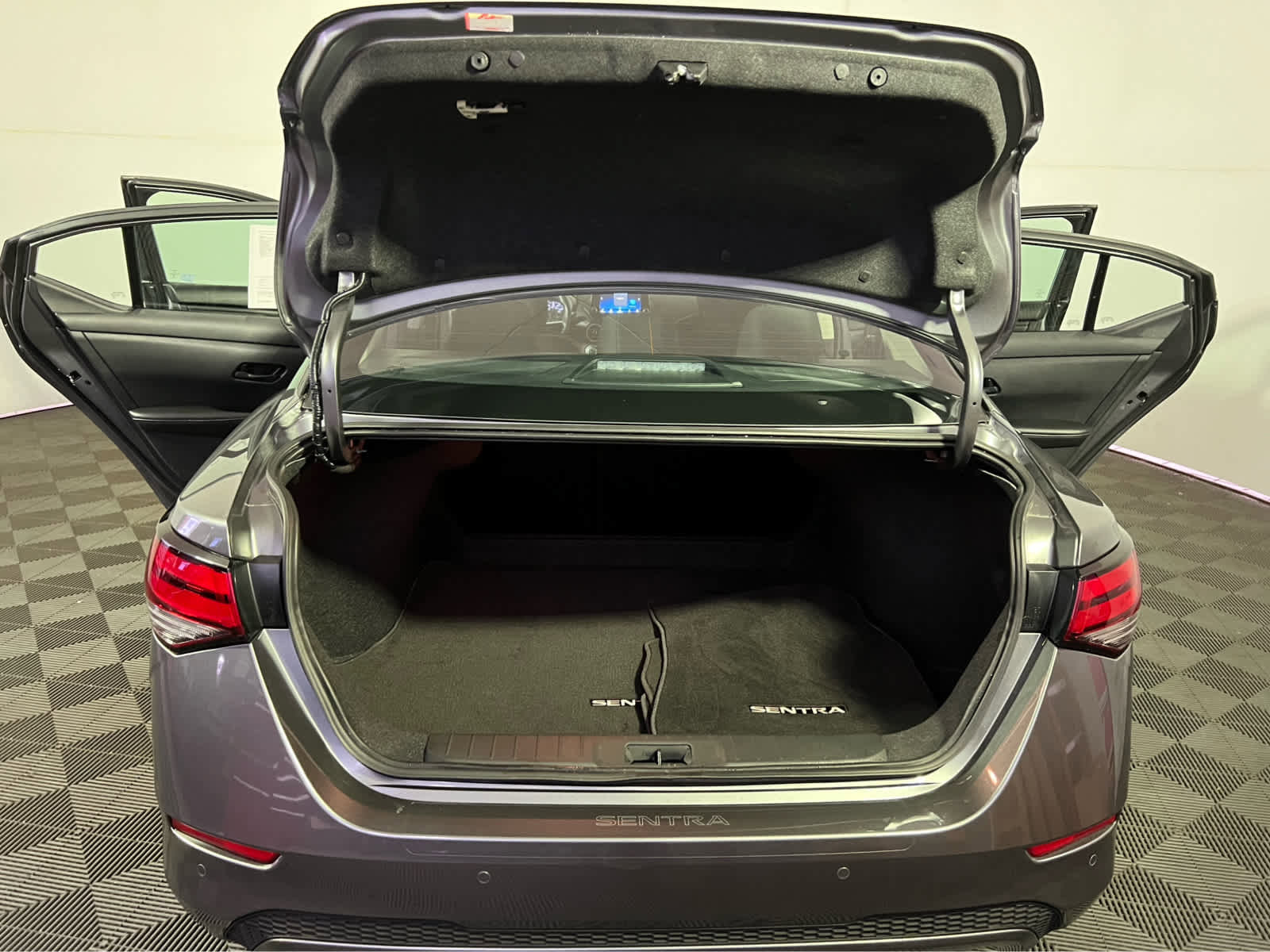 Used 2025 Nissan Sentra SV FWD image 23