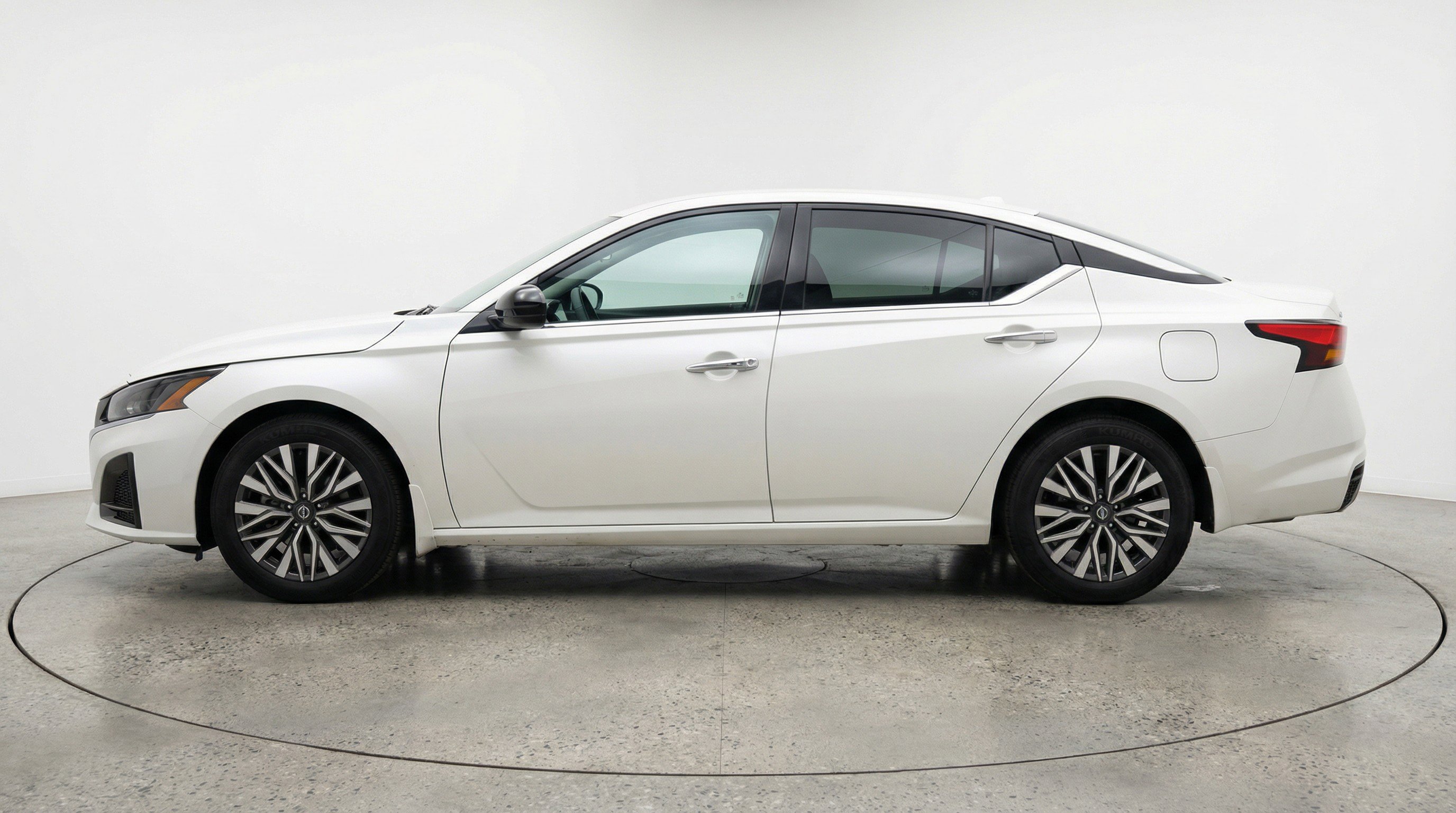 Used 2025 Nissan Altima 2.5 SV image 5