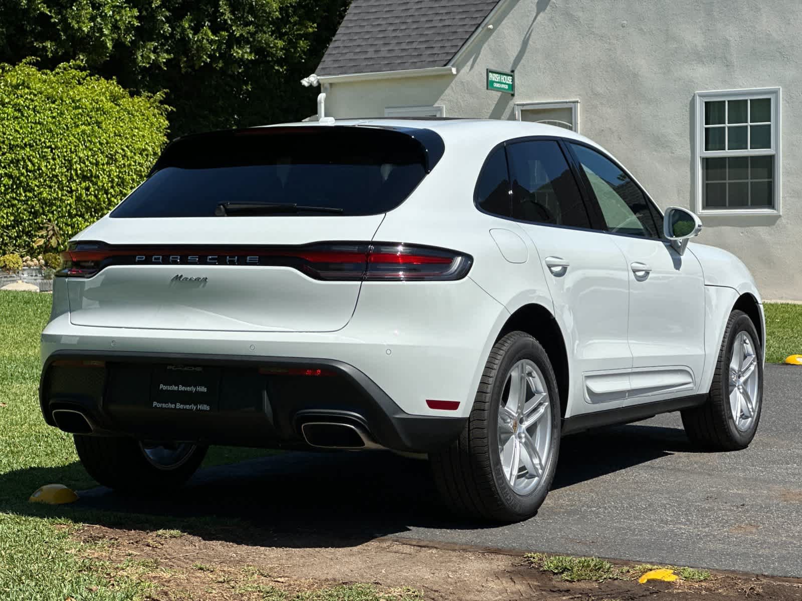New 2026 Porsche Macan AWD/4WD image 8