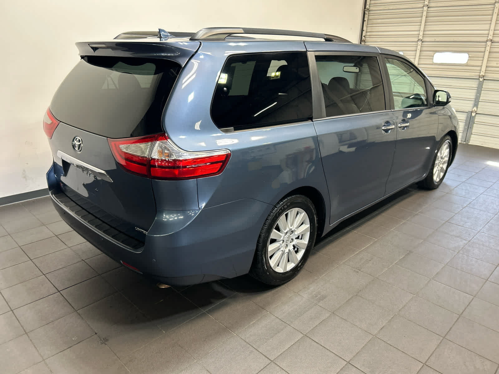 Used 2015 Toyota Sienna Limited Premium FWD image 3