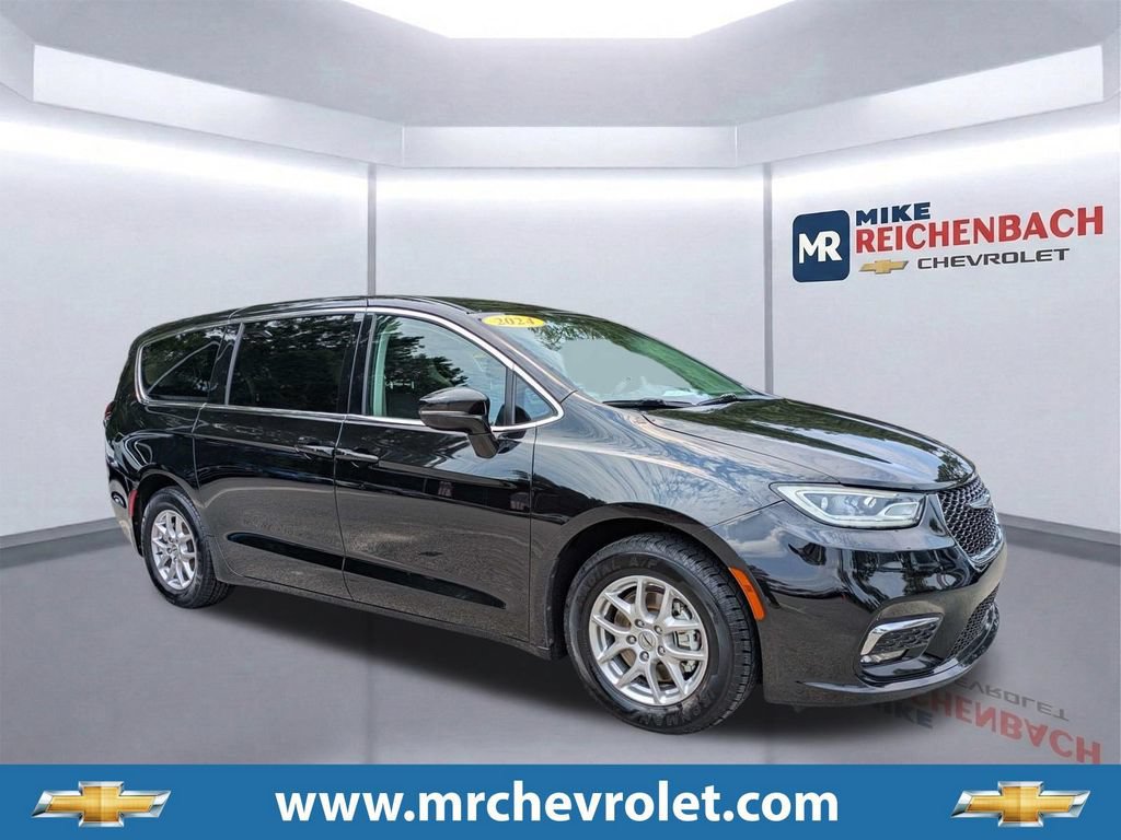Used 2024 Chrysler Pacifica Touring-L