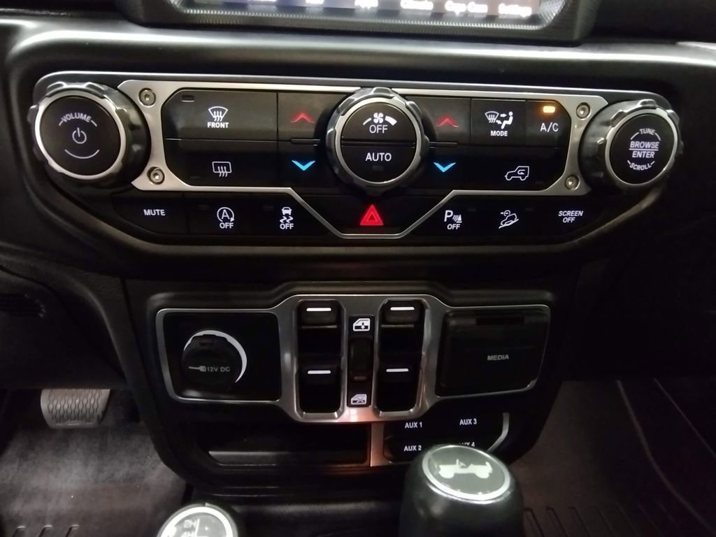 Used 2020 Jeep Wrangler Unlimited Sahara image 35