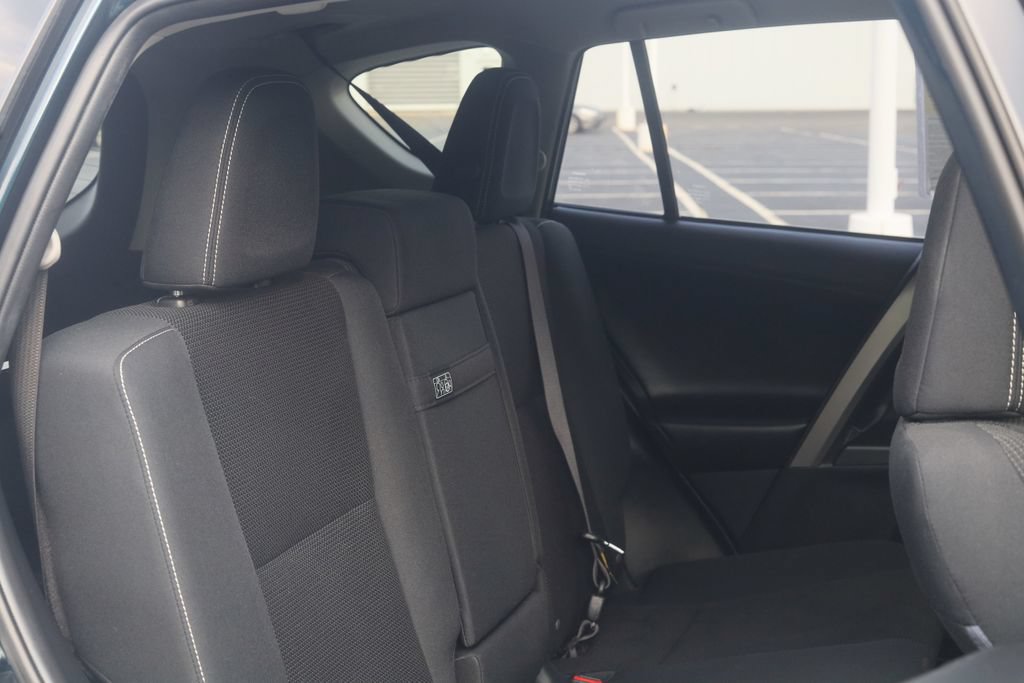 Certified 2018 Toyota RAV4 LE AWD/4WD image 31