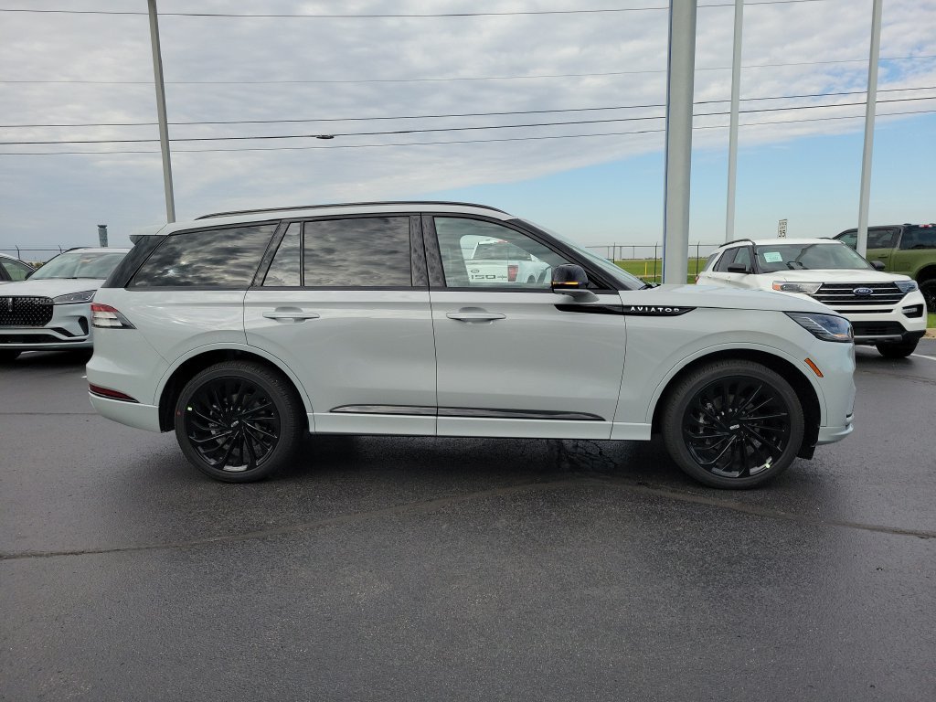 New 2027 Lincoln Aviator Reserve AWD/4WD image 3