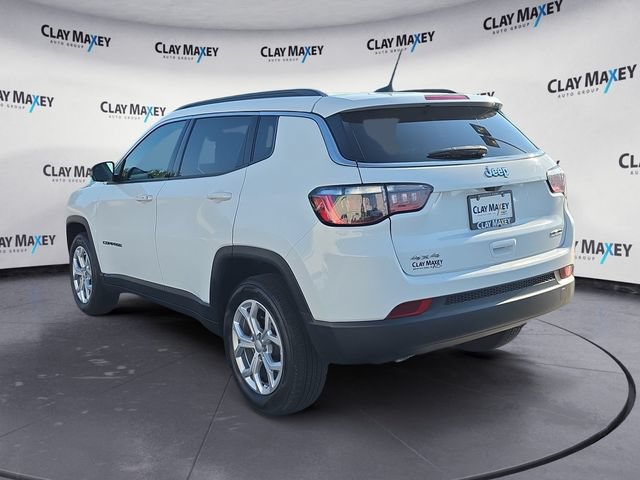 Used 2024 Jeep Compass Latitude AWD/4WD image 3