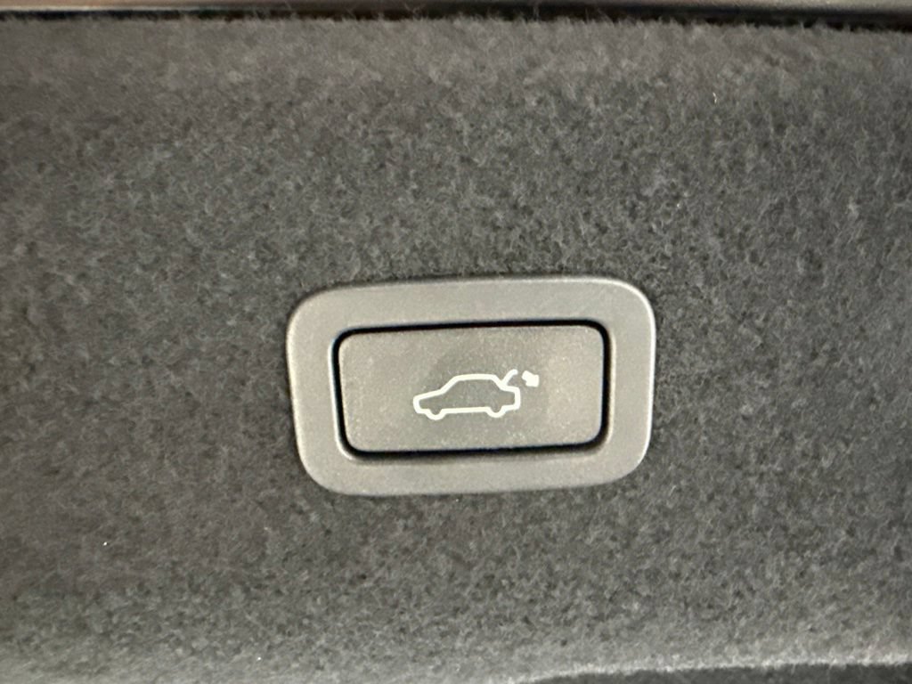Used 2017 Jaguar XF Prestige AWD/4WD image 31