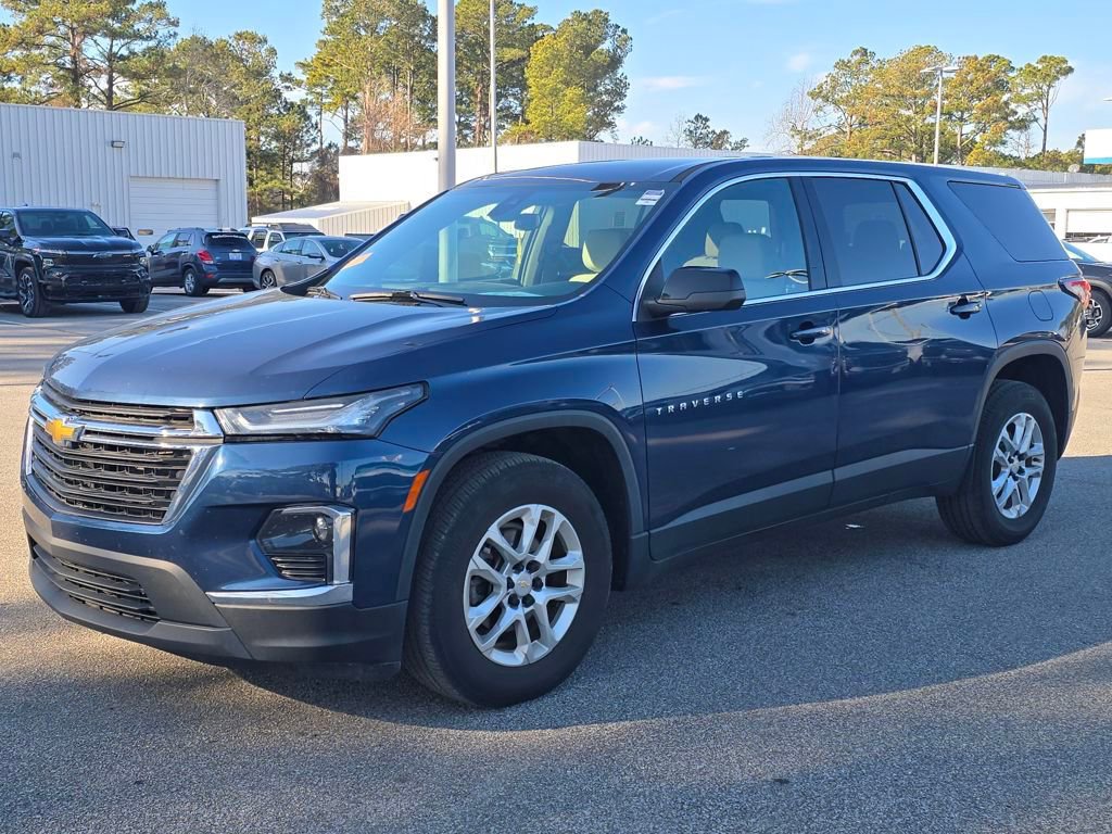 Used 2023 Chevrolet Traverse LS image 7