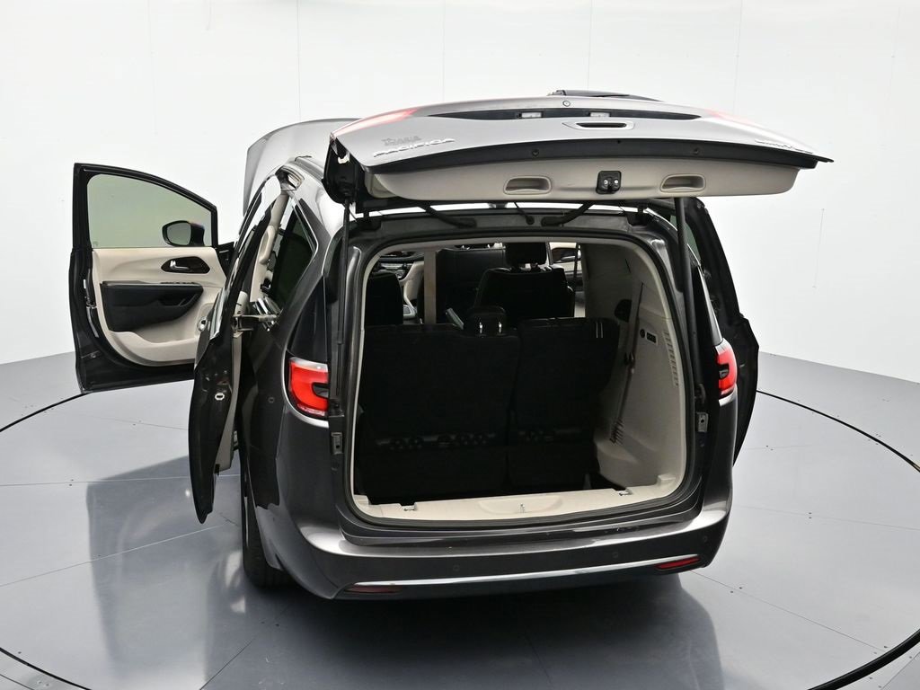 Used 2022 Chrysler Pacifica Limited image 46