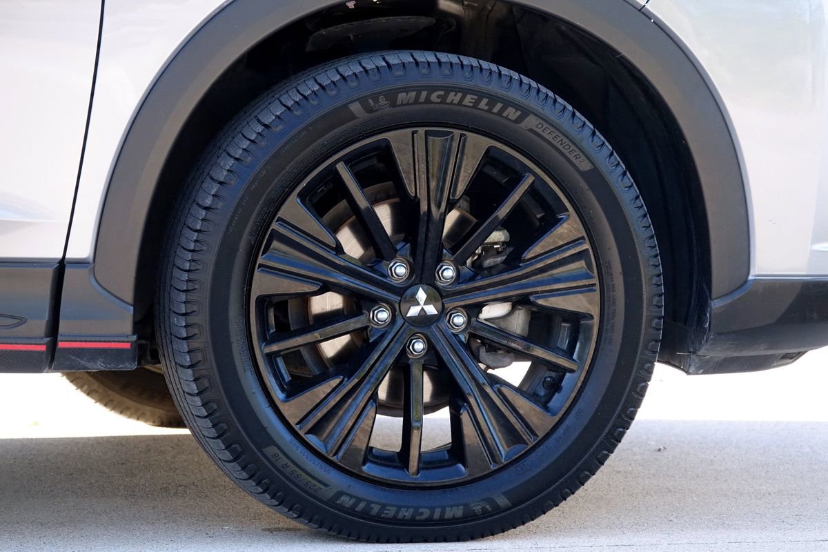 Used 2020 Mitsubishi Eclipse Cross LE image 29