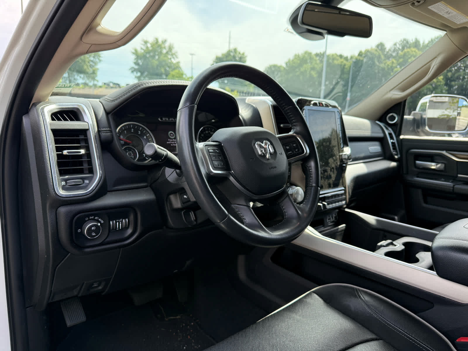 Used 2022 RAM 2500 Laramie AWD/4WD image 16