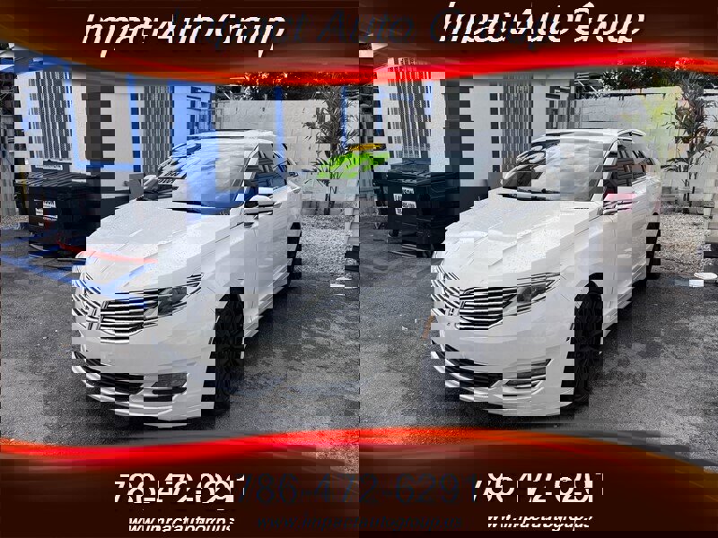 Used 2013 Lincoln MKZ image 1