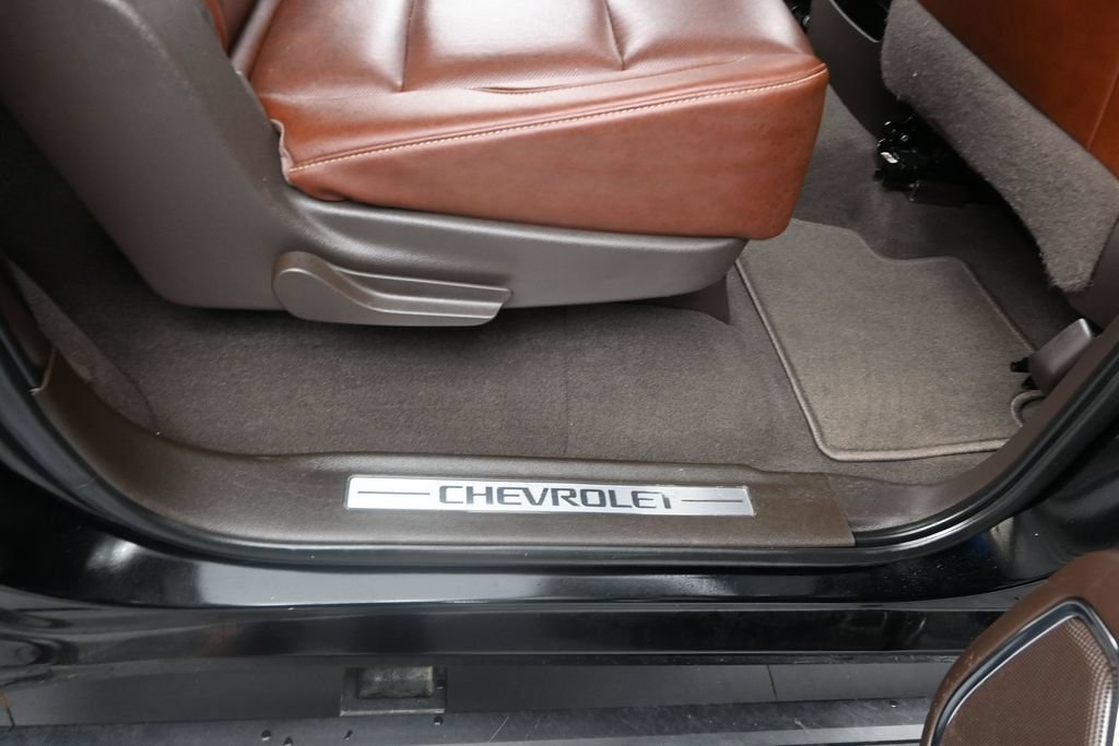 Used 2020 Chevrolet Suburban Premier AWD/4WD image 12
