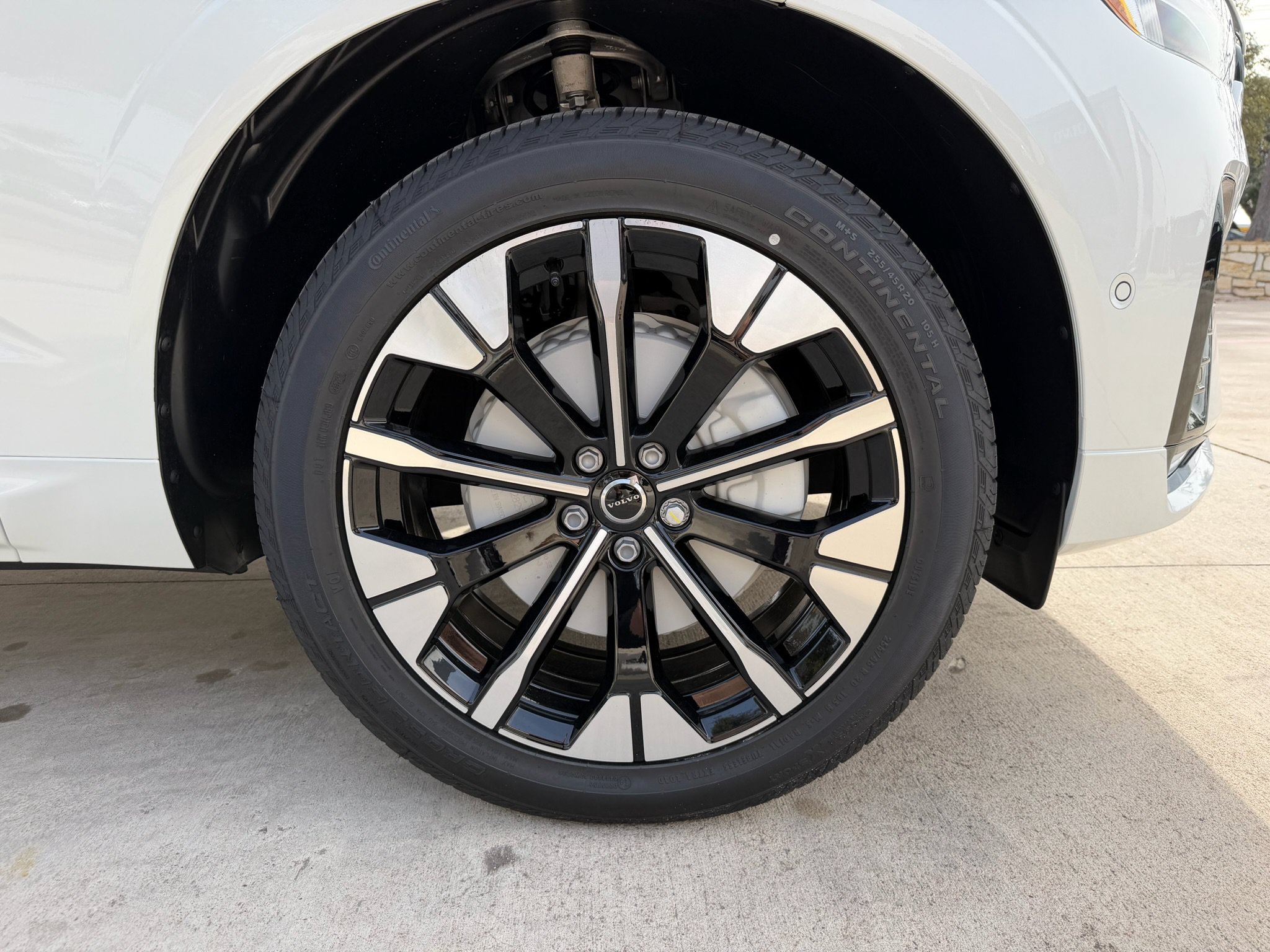 New 2026 Volvo XC60 B5 Plus w/ Protection Package Premier AWD/4WD image 7