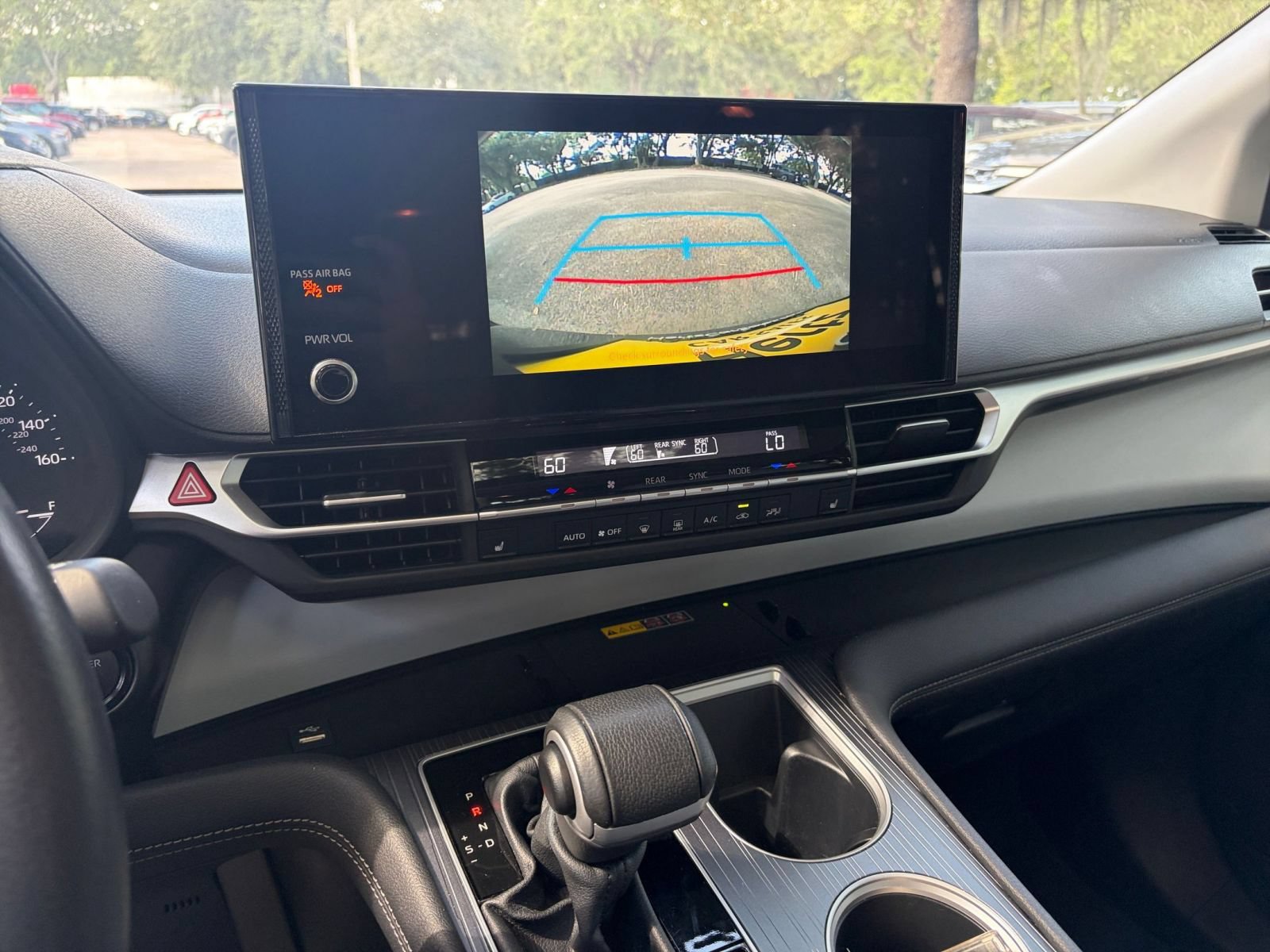 Used 2025 Toyota Sienna XLE FWD image 26