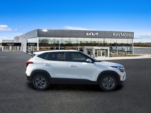 Certified 2024 Kia Seltos S AWD/4WD image 2