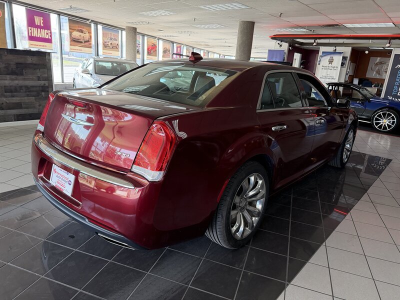 Used 2019 Chrysler 300 Limited RWD image 6