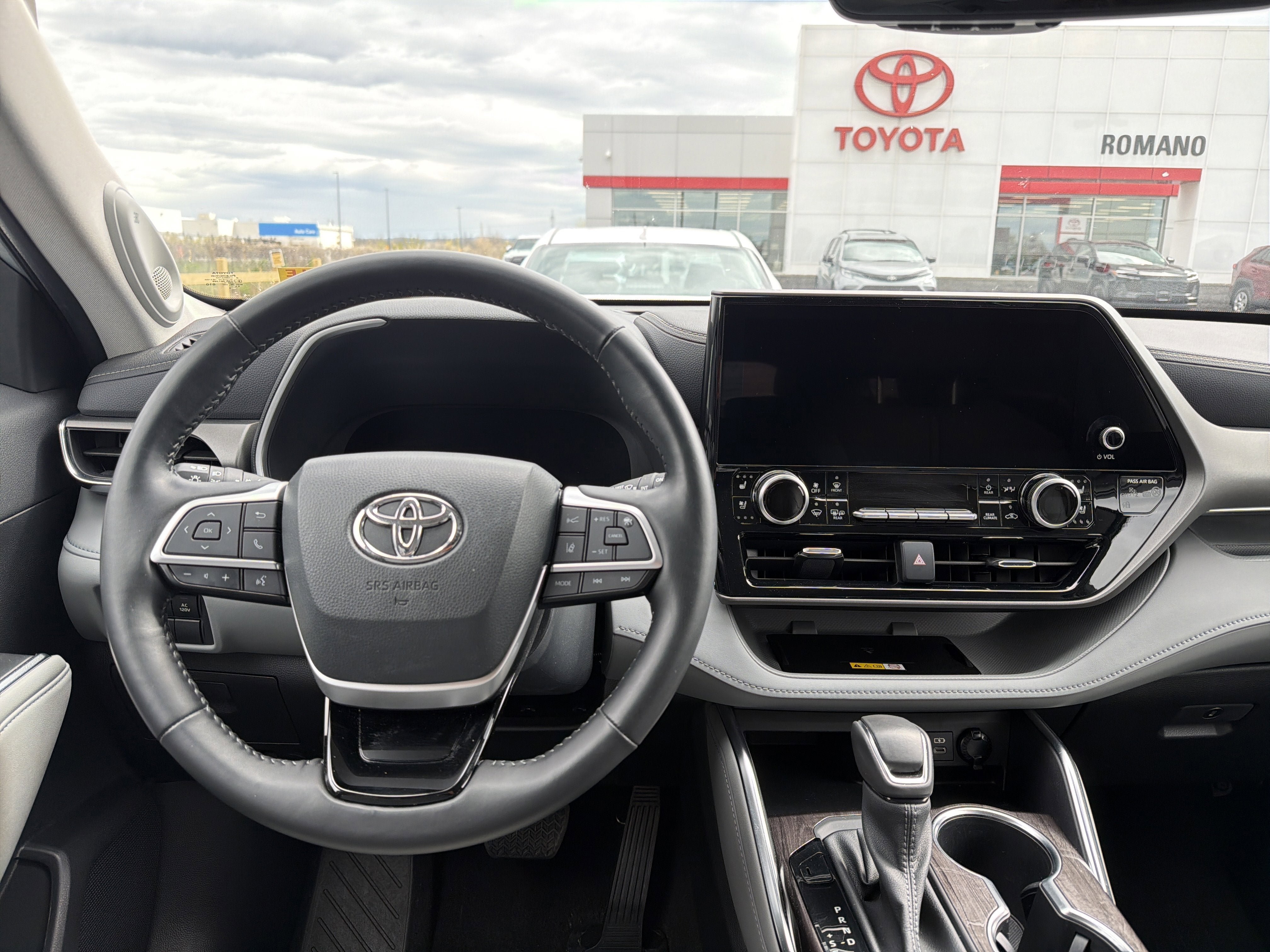 Used 2023 Toyota Highlander Limited AWD/4WD image 11