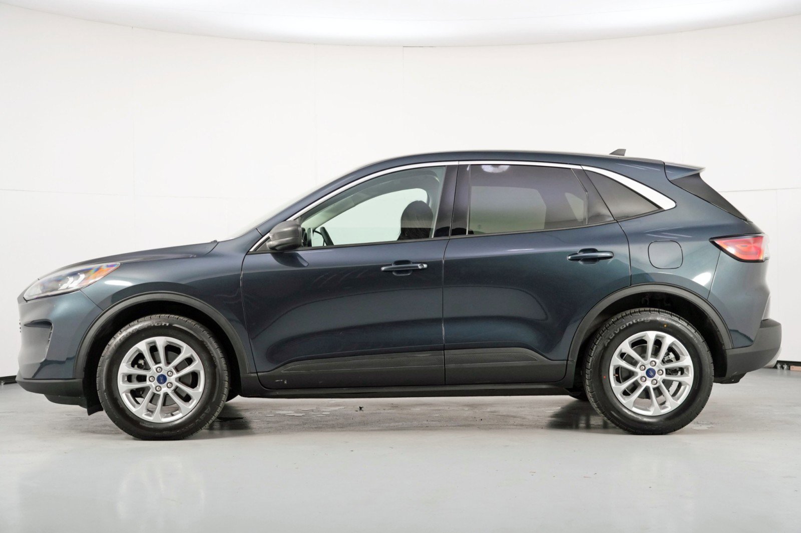 Used 2022 Ford Escape SE w/ Cold Weather Package image 8