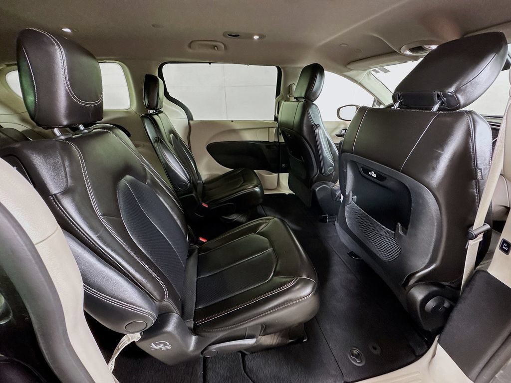 Used 2023 Chrysler Pacifica Touring-L FWD image 27