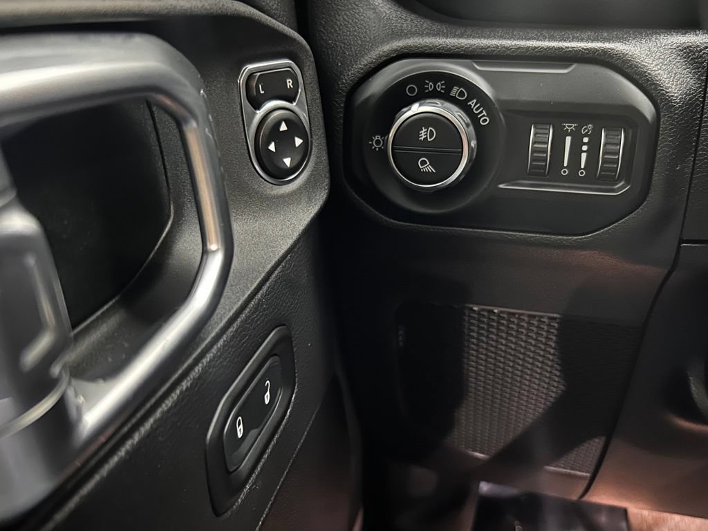 Certified 2021 Jeep Gladiator Overland w/ Popular Equipment Package AWD/4WD image 19