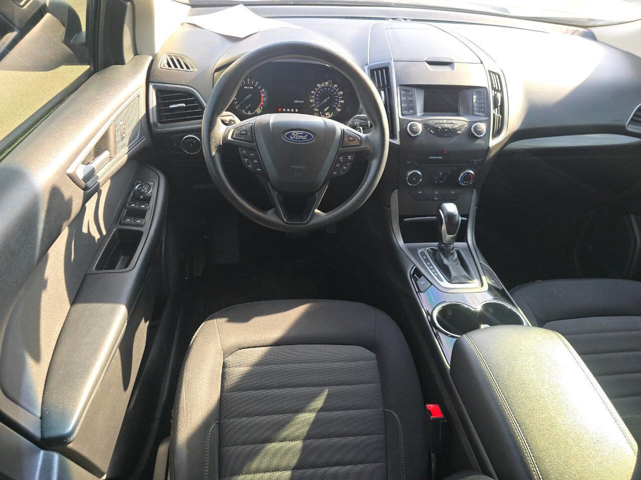 Used 2018 Ford Edge SE image 18