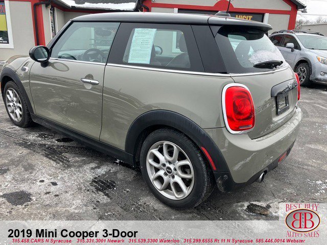 Used 2019 MINI Cooper 2-Door Hardtop w/ Storage Package image 4