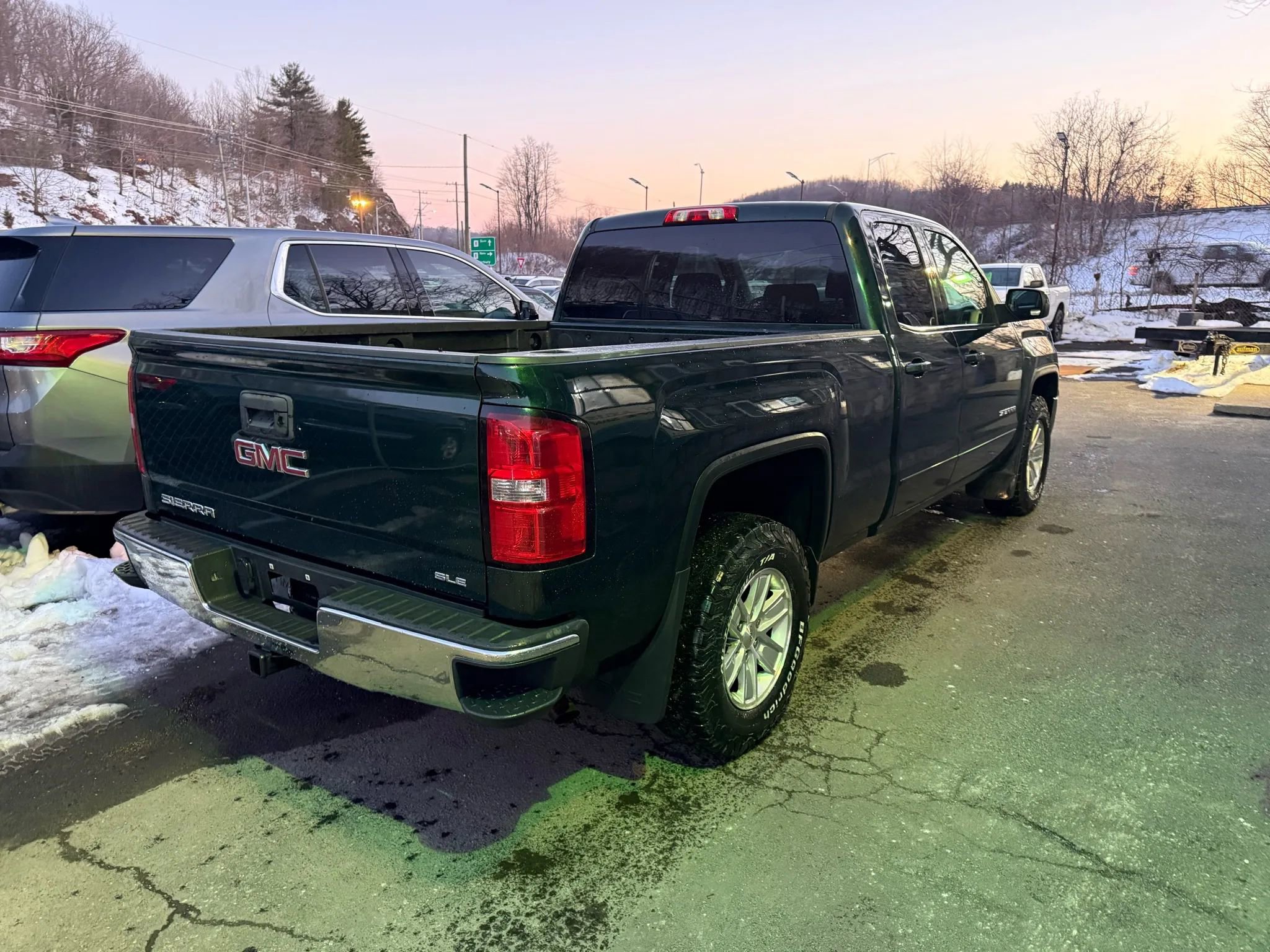 Used 2015 GMC Sierra 1500 SLE w/ SLE Value Package AWD/4WD image 4